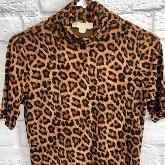Michael Kors, short sleeve, turtleneck, leopard print top - Picture 3 of 5